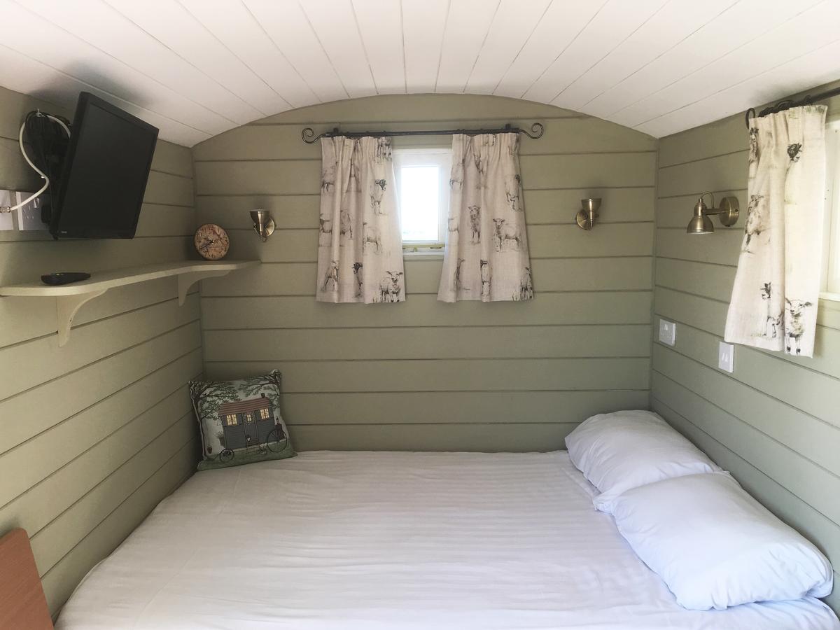 Shepherd'S Hut At Puttocks Farm Villa Great Dunmow Bagian luar foto