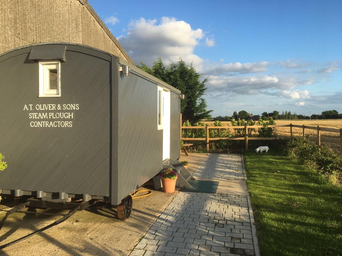 Shepherd'S Hut At Puttocks Farm Villa Great Dunmow Bagian luar foto